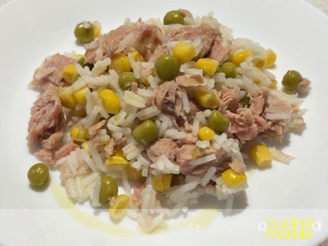 riso basmati con piselli mais e tonno