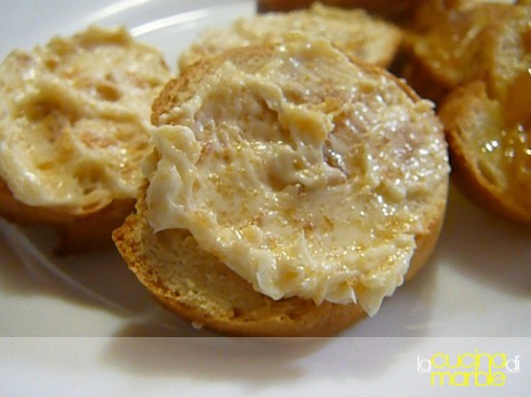 crostini con la bottarga