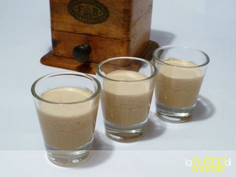 caffè ghiacciato con panna caffè ghiacciato con panna