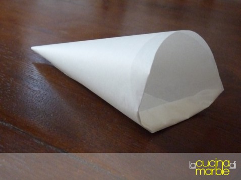 cornetti - conetti per decori di cioccolata cornetti - conetti per decori di cioccolata