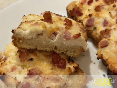 crostone pancetta, ricotta e parmigiano