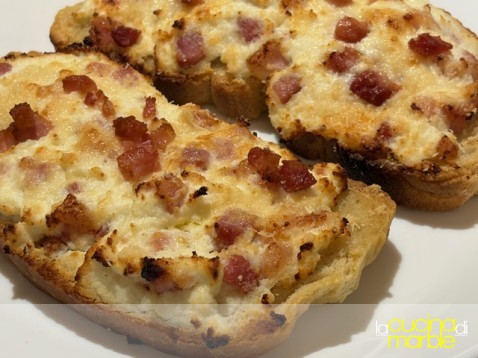 crostone pancetta, ricotta e parmigiano