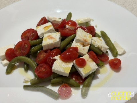 formaggio con pomodorini e fagiolini formaggio con pomodorini e fagiolini