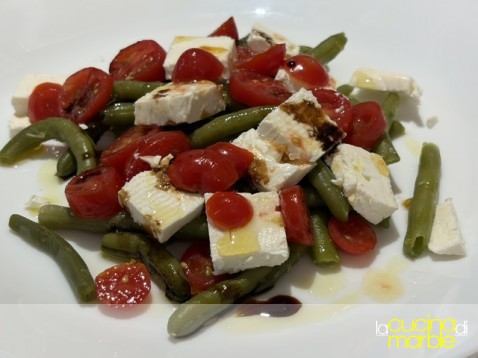 formaggio con pomodorini e fagiolini formaggio con pomodorini e fagiolini